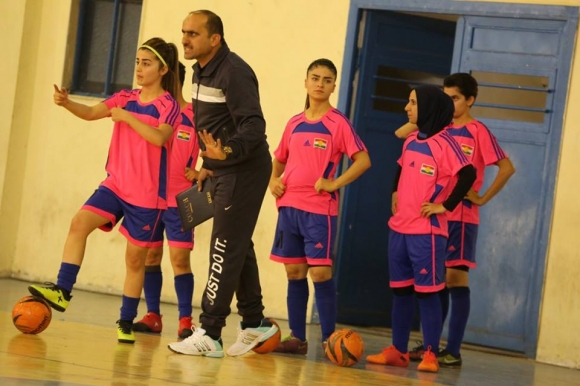 مه‌زن محه‌مه‌د چوار ساڵه‌ به‌ خۆبه‌خشى كار ده‌كه‌ین